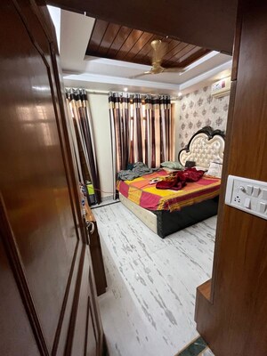 Master Bedroom in 3 BHK Builder Floor at Sector 23 – for Rent