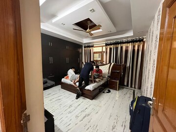 Master Bedroom in 3 BHK Builder Floor at Sector 23 – for Rent