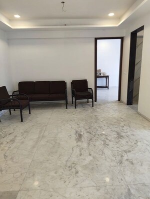 Room in 3 BHK Apartment at DLH Signature, Bandra West – for Rent