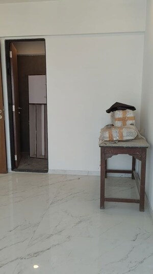 Room in 3 BHK Apartment at DLH Signature, Bandra West – for Rent