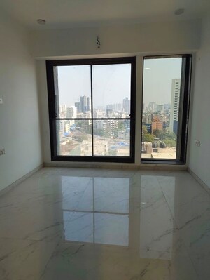 Room in 3 BHK Apartment at DLH Signature, Bandra West – for Rent