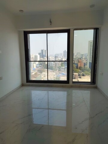 Room in 3 BHK Apartment at DLH Signature, Bandra West – for Rent