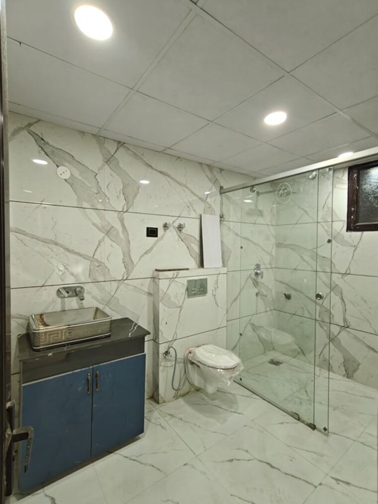 Bathroom, shriram-residency 3.5 Bedroom 1950 Sq.Ft. Apartment In Ahinsa Khand 2 Ghaziabad 10012051