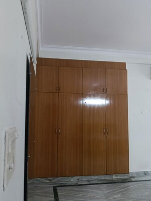 Furnished Amenities in 3 BHK Builder Floor at Sector 23 – for Rent