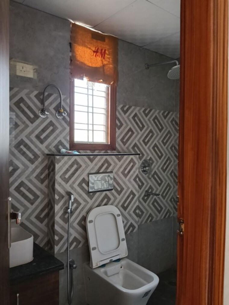 Bathroom, sector 14 3 Bedroom 1540 Sq.Ft. Builder Floor In Sector 14 Gurgaon 10012062