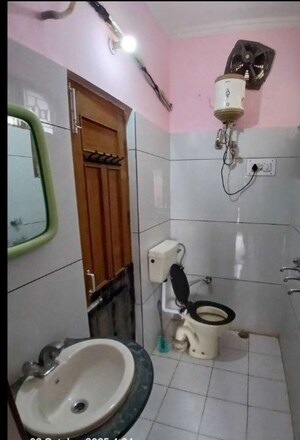 Bathroom in 2 BHK Builder Floor at Sector 44 – for Rent