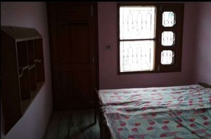 Bedroom in 2 BHK Builder Floor at Sector 44 – for Rent