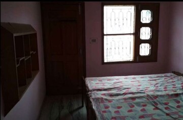 Bedroom in 2 BHK Builder Floor at Sector 44 – for Rent