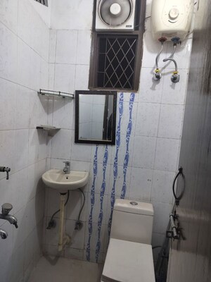 Bathroom in 1 BHK Builder Floor at Maidan Garhi – for Rent
