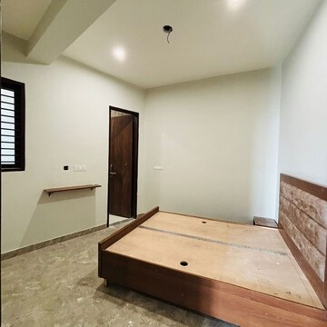 Room in 2 BHK Builder Floor at Sector 52 – for Rent