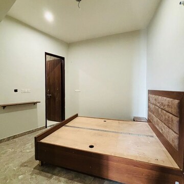 Bedroom in 2 BHK Builder Floor at Sector 52 – for Rent