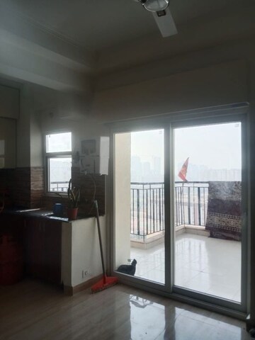 Room in 3 BHK Apartment at Amrapali Dream Valley, Tech Zone 4 Greater Noida – for Sale