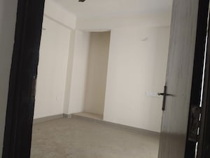 Room in 3 BHK Apartment at Amrapali Dream Valley, Tech Zone 4 Greater Noida – for Sale