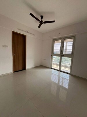 Room in 2 BHK Apartment at Yashwin Orrizonte, Kharadi – for Rent