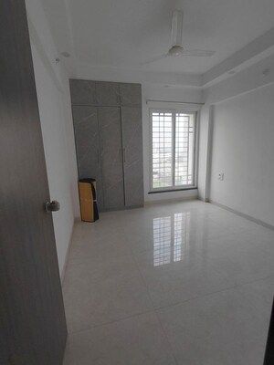 Room in 2 BHK Apartment at Majestique Towers, Kharadi – for Rent