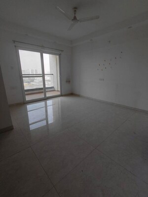 Room in 2 BHK Apartment at Majestique Towers, Kharadi – for Rent