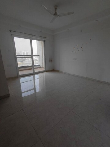 Room in 2 BHK Apartment at Majestique Towers, Kharadi – for Rent