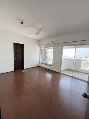 Room in 2.5 BHK Apartment at Royal Velstand Phase 2, Kharadi – for Rent