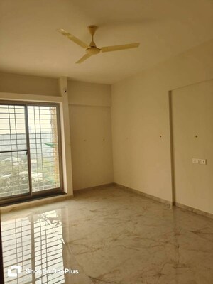 Room in 2 BHK Apartment at Guru Vista CHS, Kharadi – for Rent