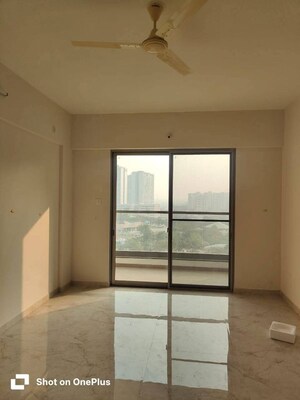 Room in 2 BHK Apartment at Guru Vista CHS, Kharadi – for Rent