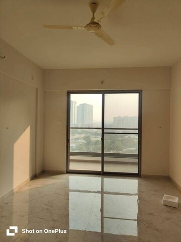 Room in 2 BHK Apartment at Guru Vista CHS, Kharadi – for Rent