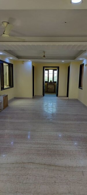 Room in 4 BHK Independent House at RWA Apartments Sector 39, Sector 39 – for Rent