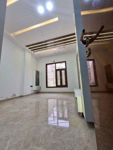 Room in 3 BHK Builder Floor at Palm Residency Chhatarpur, Chattarpur – for Rent