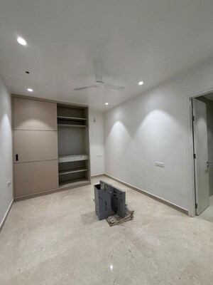 Room in 3 BHK Apartment at Indiabulls Sky Forest, Lower Parel – for Rent