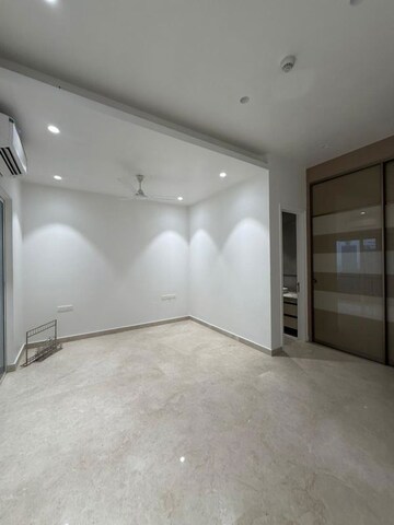 Room in 3 BHK Apartment at Indiabulls Sky Forest, Lower Parel – for Rent