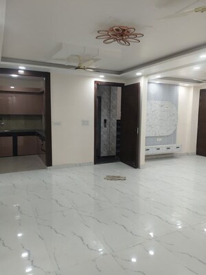 Room in 3 BHK Apartment at Sarita Vihar – for Rent
