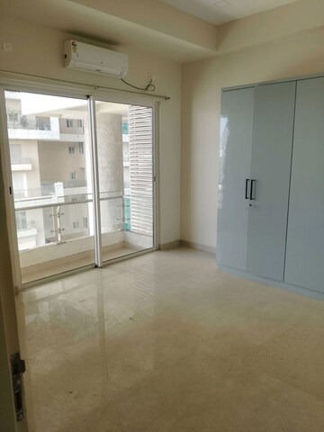 Room in 3 BHK Apartment at Indiabulls Sky Forest, Lower Parel – for Rent