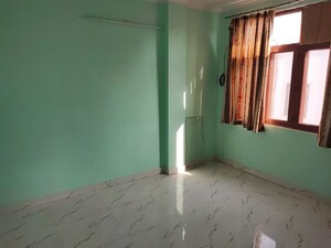 Room in 2.5 BHK Builder Floor at Geeta Colony – for Rent