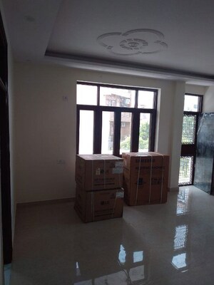 Room in 2.5 BHK Builder Floor at Geeta Colony – for Rent