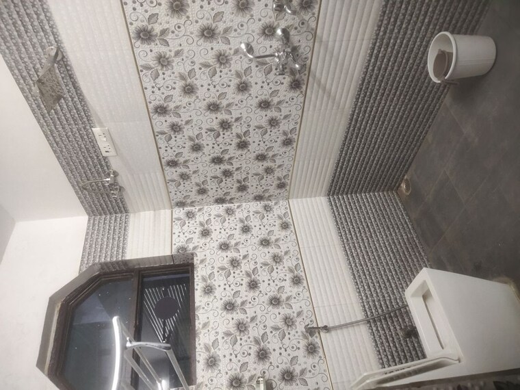 Bathroom, sector 10 2 Bedroom 200 Sq.Yd. Independent House In Sector 10 Gurgaon 10012237