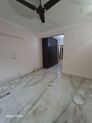 Room in 3 BHK Apartment at Vasant Kunj – for Rent