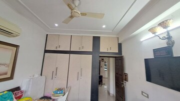 Furnished Amenities in 3 BHK Builder Floor at Green Park – for Sale