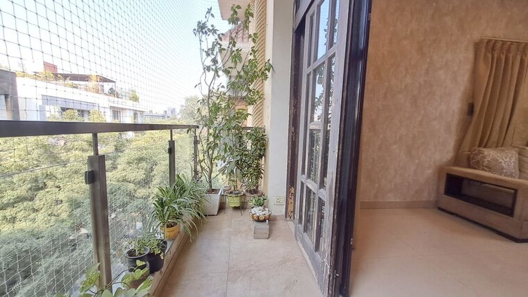 Balcony, green park 3 Bedroom 235 Sq.Yd. Builder Floor In Green Park Delhi 10012263
