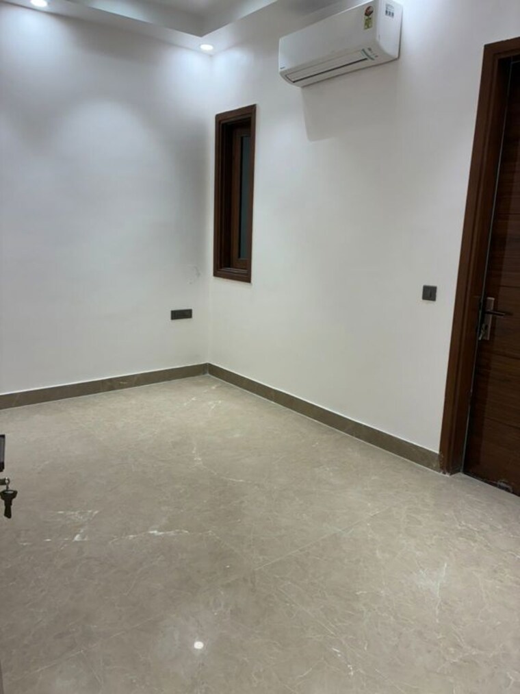 Room, saket 3 Bedroom 250 Sq.Yd. Builder Floor In Saket Delhi 10012269