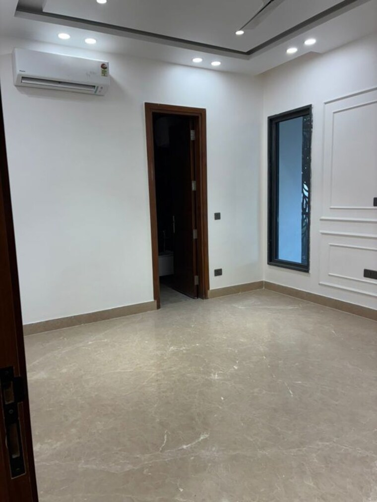 Room, saket 3 Bedroom 250 Sq.Yd. Builder Floor In Saket Delhi 10012269