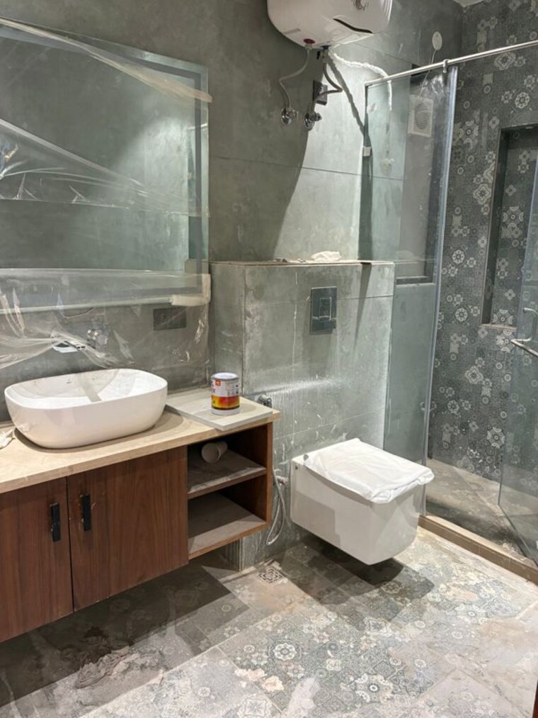 Bathroom, saket 3 Bedroom 250 Sq.Yd. Builder Floor In Saket Delhi 10012269