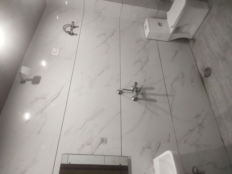 Bathroom, sector 10a 2 Bedroom 200 Sq.Yd. Independent House In Sector 10a Gurgaon 10012282