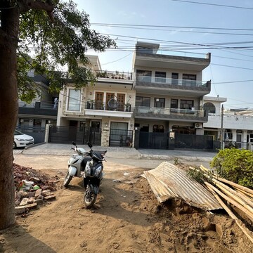 Parking in 5 BHK Villa at Sector 21 – for Sale