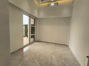 Room in 3 BHK Apartment at Indiabulls Sky Forest, Lower Parel – for Rent