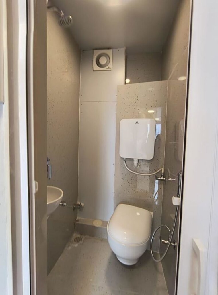 Washroom, indiabulls-sky-forest 3 Bedroom 1990 Sq.Ft. Apartment In Lower Parel Mumbai 10012298