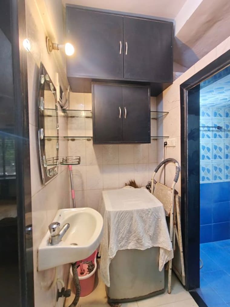 Bathroom, asmita-jyoti-chs 1 Bedroom 480 Sq.Ft. Apartment In Malad West Mumbai 10012326