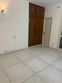 3 BHK + Pooja Room Builder Floor For Rent in Unitech South City II