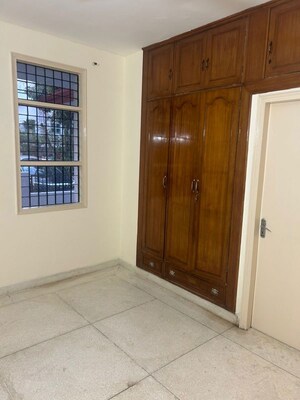 Room in 3 BHK Builder Floor at Unitech South City II, Sector 50 – for Rent