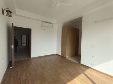 Room in 4 BHK Apartment at SS Linden, Sector 84 – for Rent