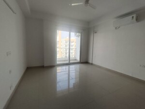 Room in 4 BHK Apartment at SS Linden, Sector 84 – for Rent