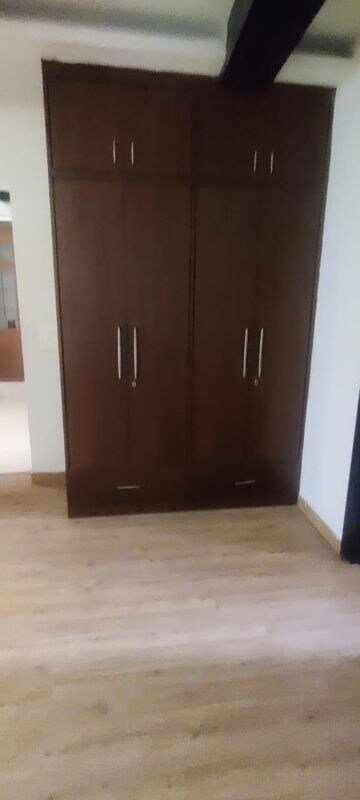 Room in 3.5 BHK Builder Floor at Sector 14 – for Rent